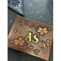 Moderne prgning og punsling i lder.