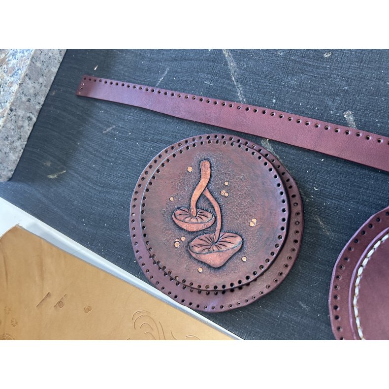 Moderne prgning og punsling i lder.