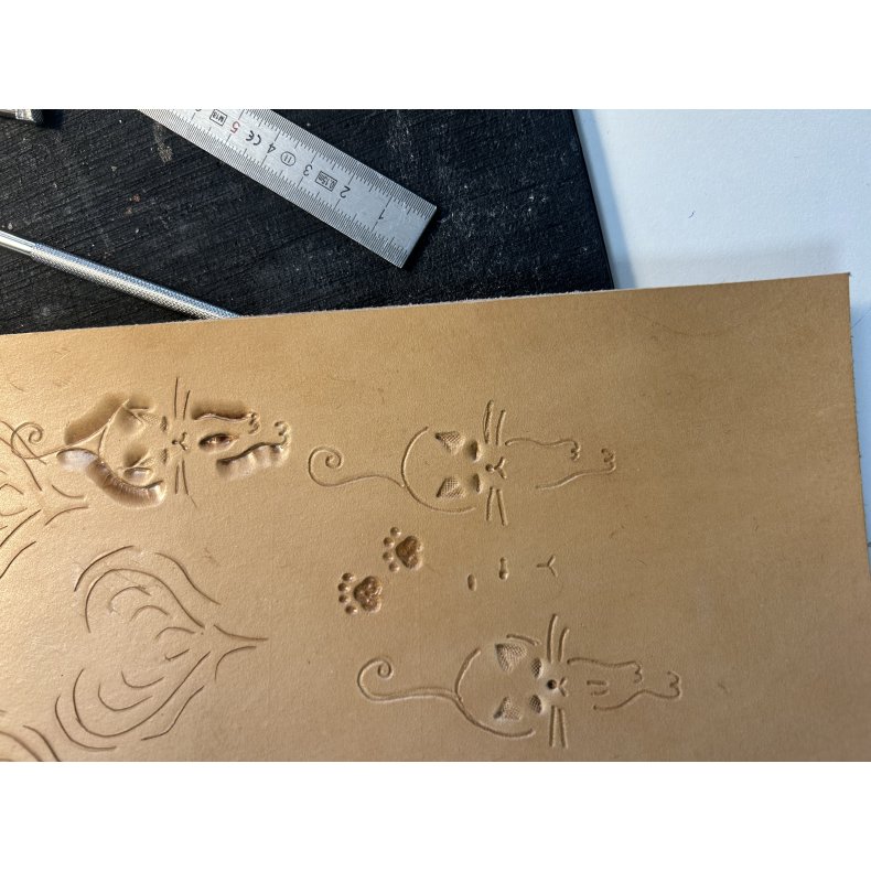 Moderne prgning og punsling i lder.