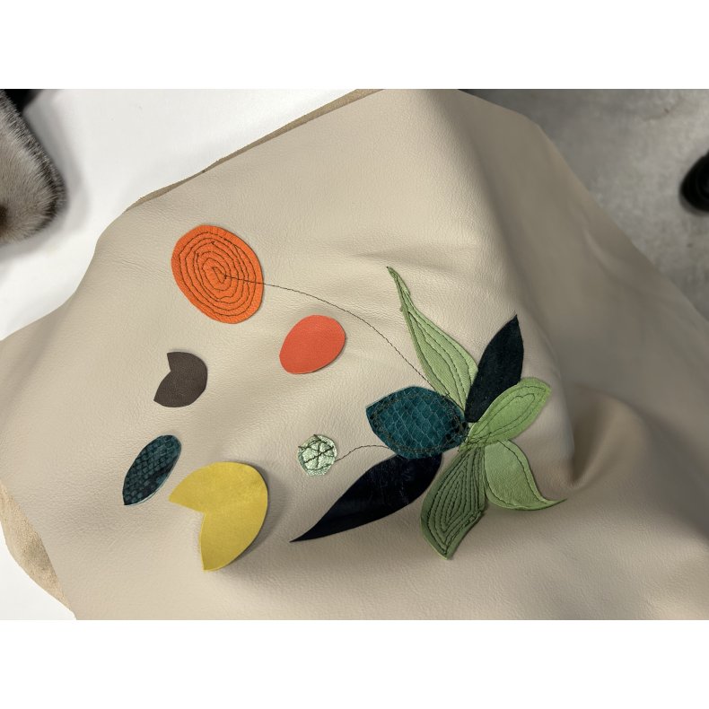 Tasker i bl�dt skind