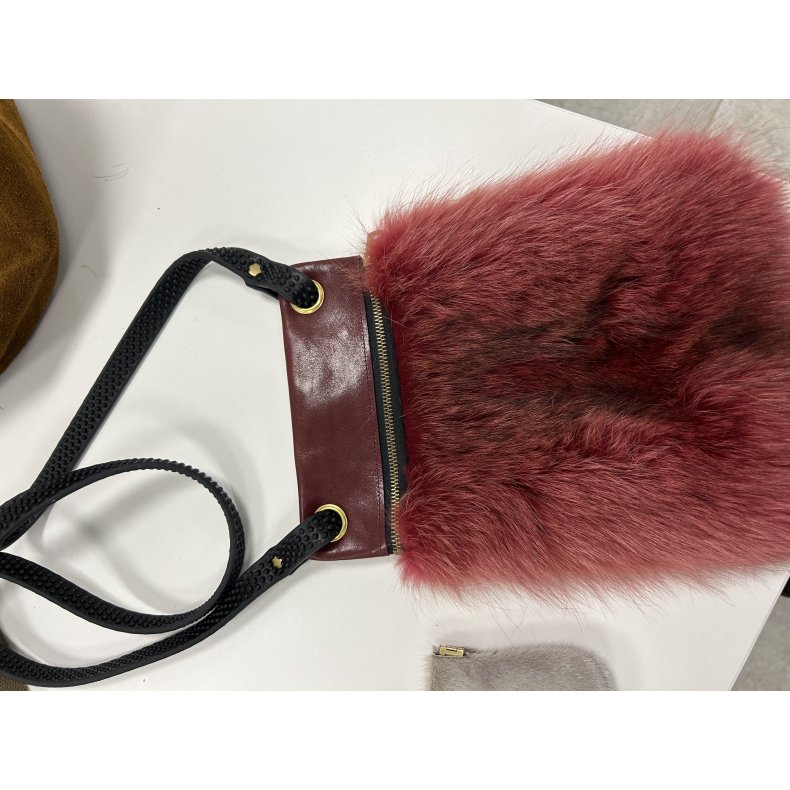 Tasker i bl�dt skind