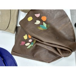 Tasker i bl�dt skind