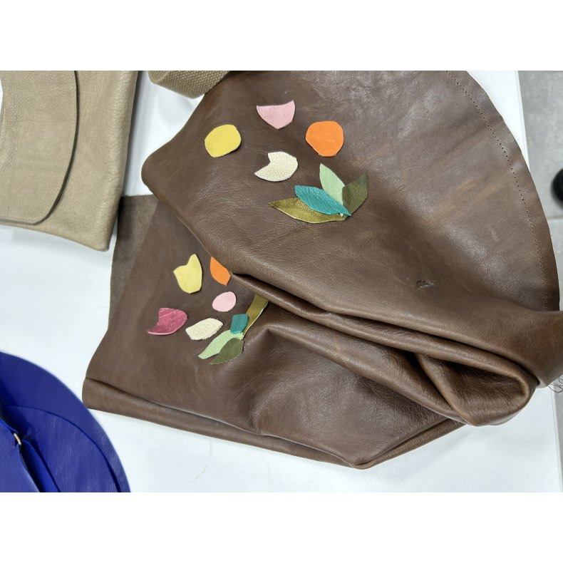 Tasker i bl�dt skind