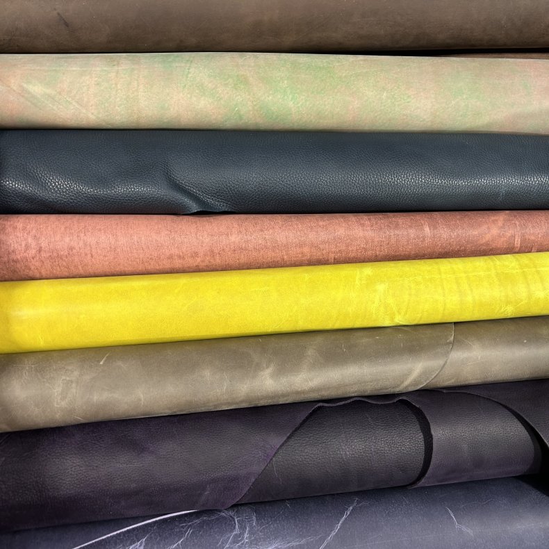 Cowside, waxed with pull up, 1,0-1,5 mm.