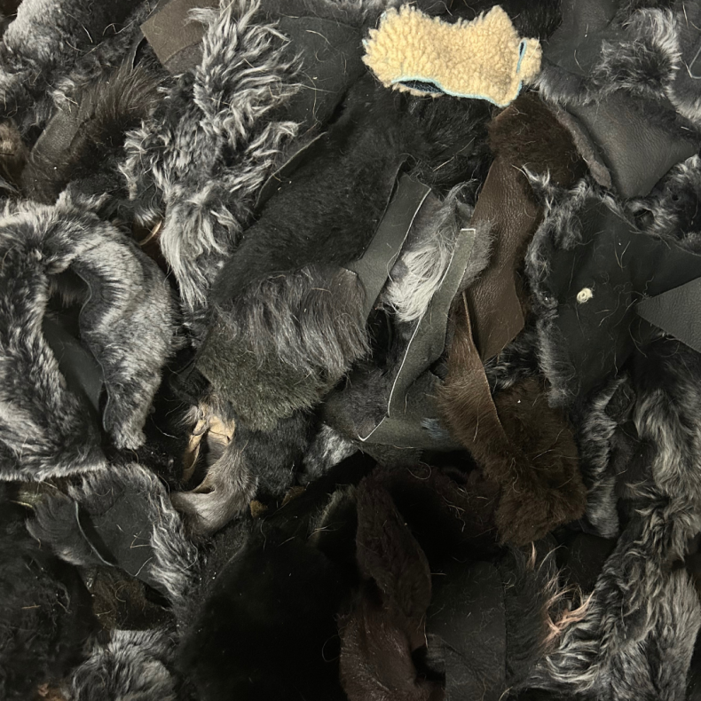 Double-faced lambskin remnants 