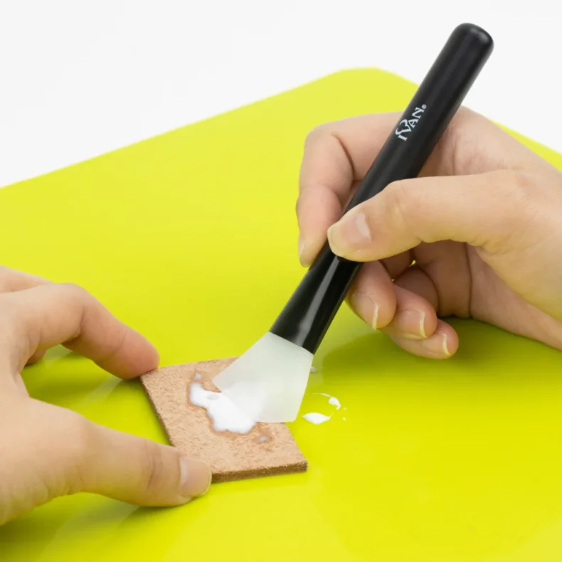 Silicone spatula for glue