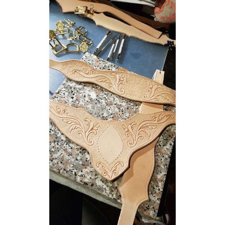 Moderne prgning og punsling i lder.