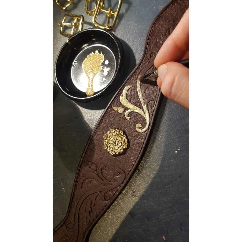 Moderne prgning og punsling i lder.